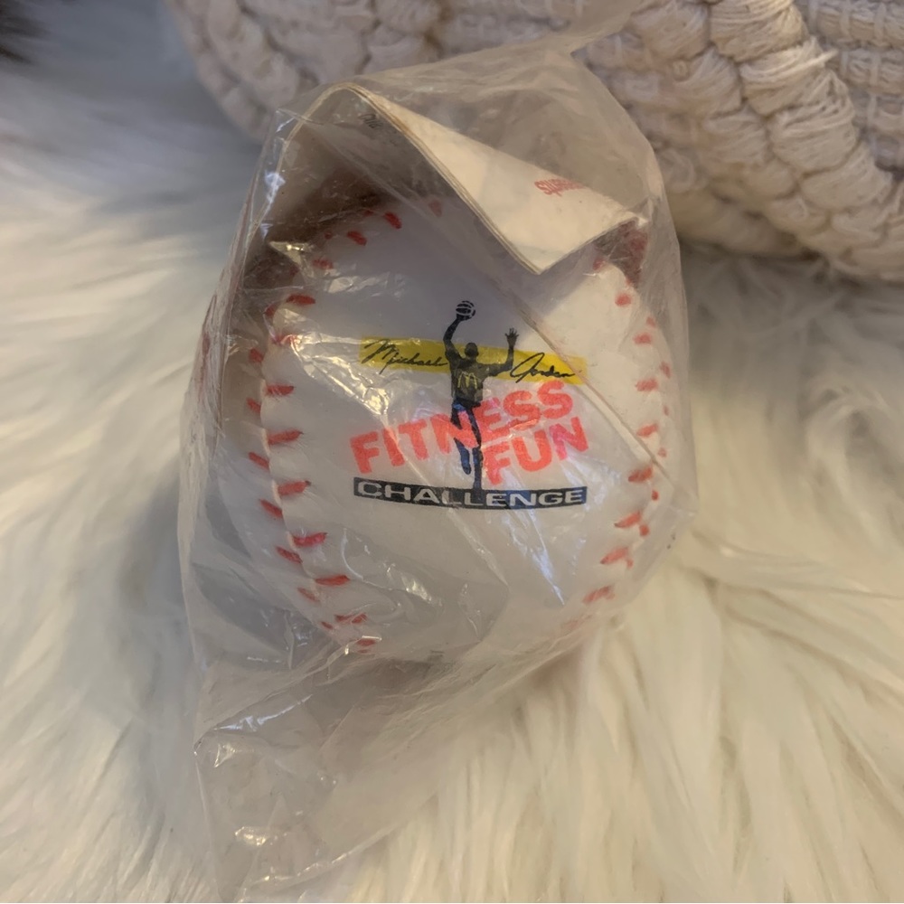 NIP-1991 McDonald’s Happy Meal Michael Jordan Fitness Fun Challenge Ball